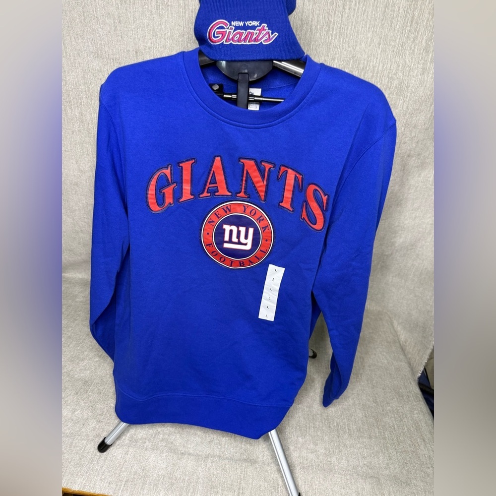 NWT NFL Giants Crewneck Sweatshirt Men’s Large with matching Beanie!
